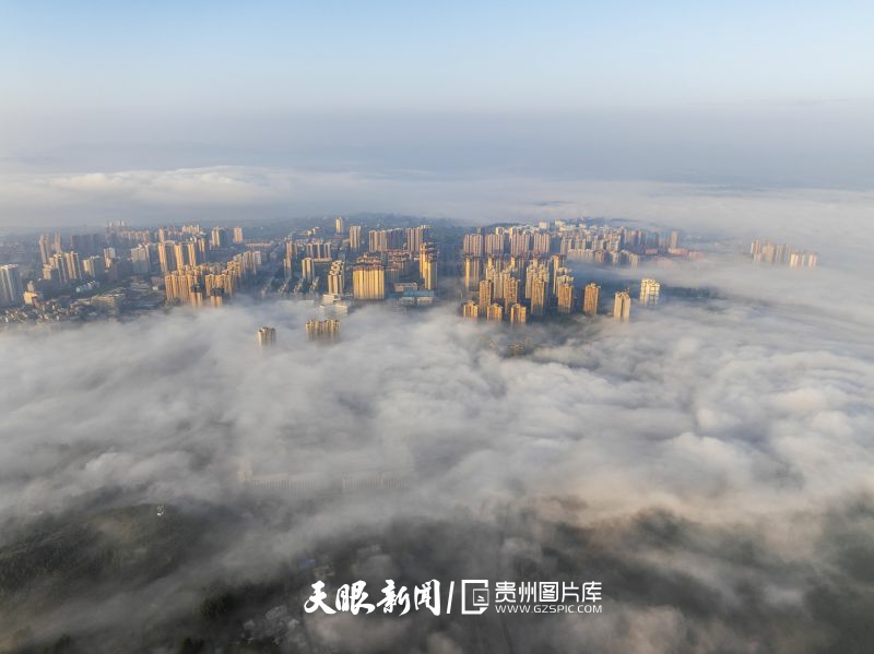 786966-初秋的威寧云海，宛如一幅淡雅的水墨畫卷.jpg